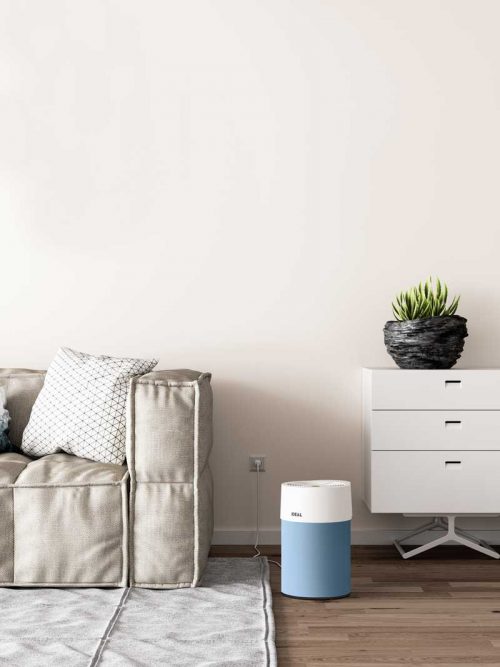 Ideal Luftreiniger AP40 Pro Wohnzimmer mit Textilbezug hellblau