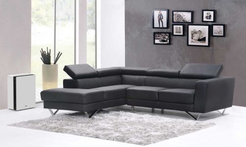 Ideal Luftreiniger AP60 Pro am Sofa im Wohnzimmer
