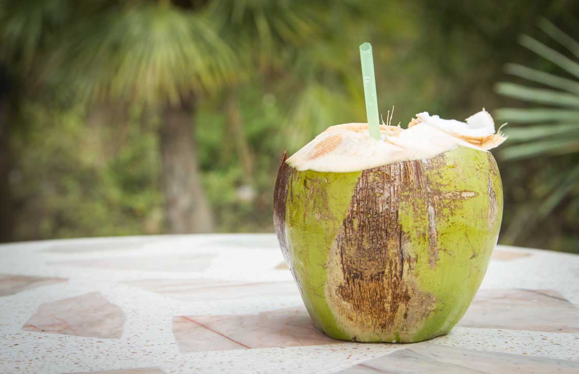 aufbereitete Kokosnuss zum trinken